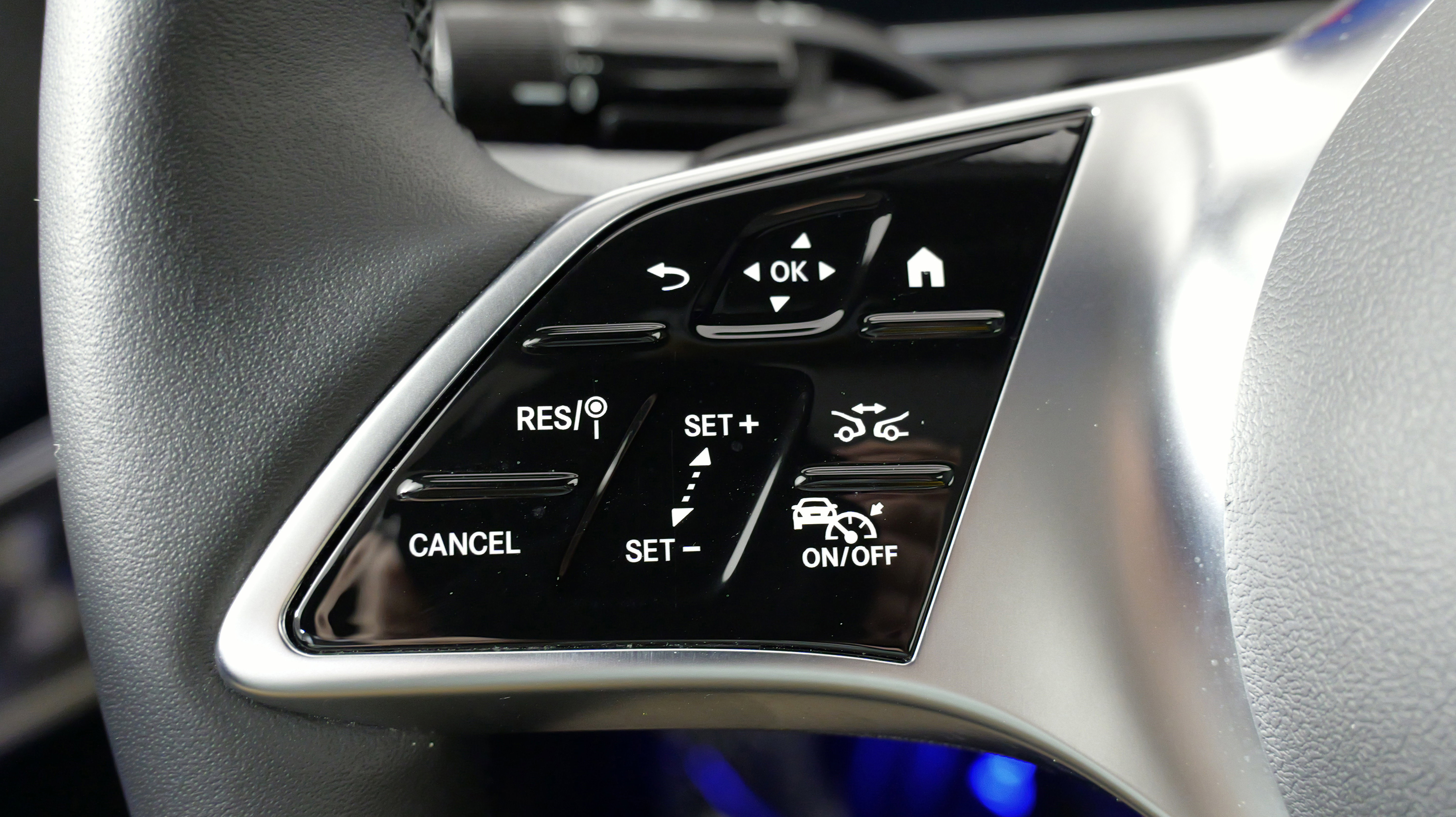 Used 2024 Mercedes-Benz CLE 300 4MATIC Cabriolet image 38