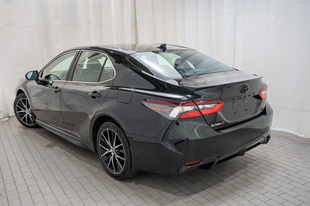 Used 2024 Toyota Camry SE image 3