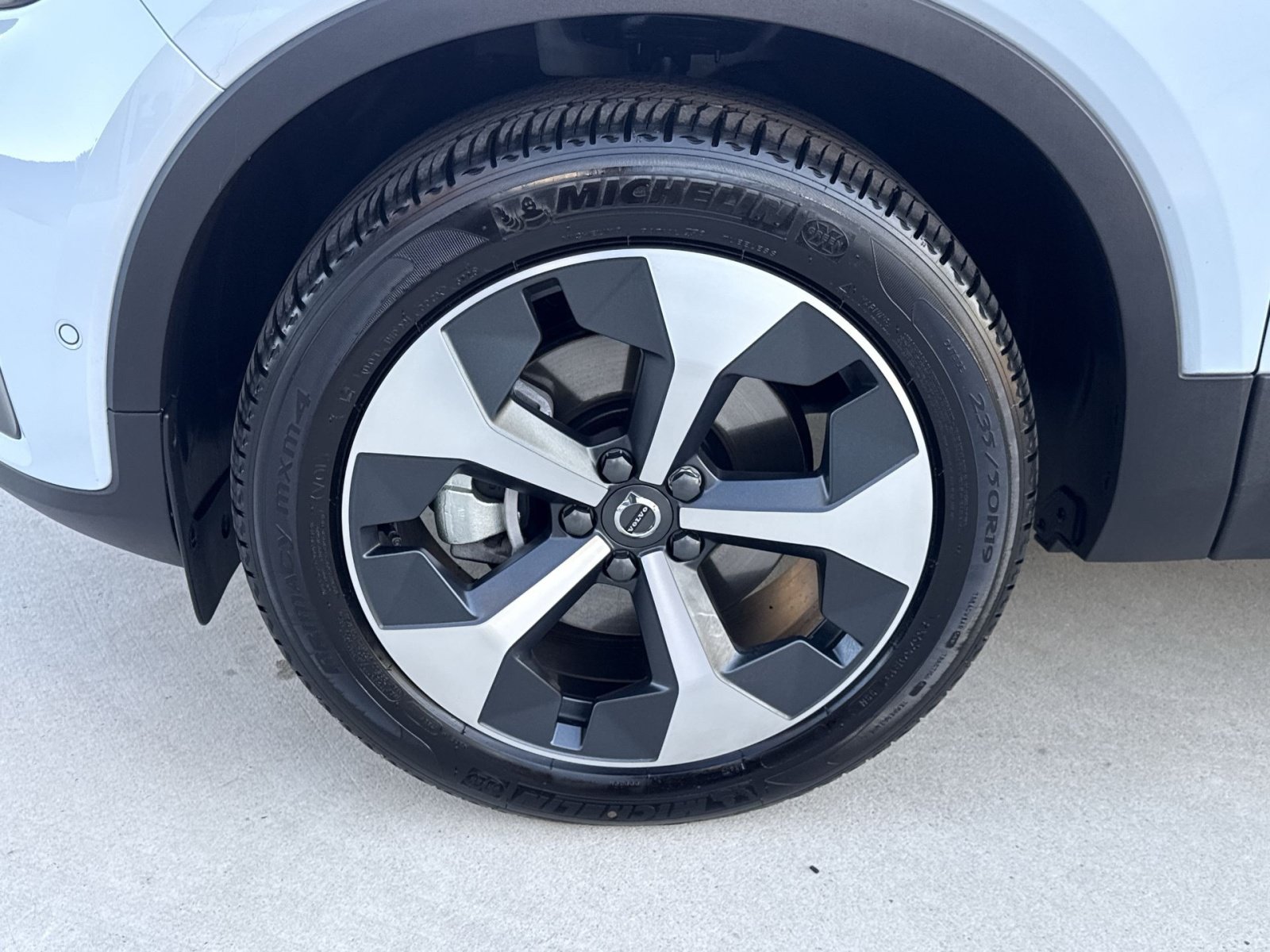 New 2026 Volvo XC40 B5 Plus w/ Protection Package Premier AWD/4WD image 20