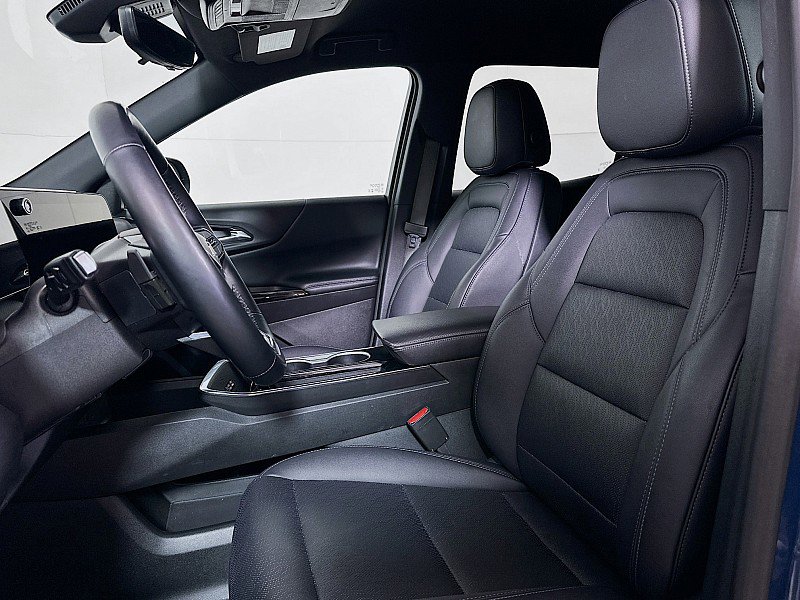 Used 2025 Chevrolet Equinox LT w/ Convenience Package II image 11