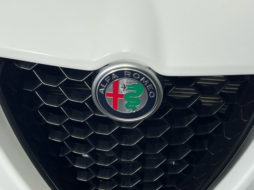 Used 2023 Alfa Romeo Stelvio Sprint image 11