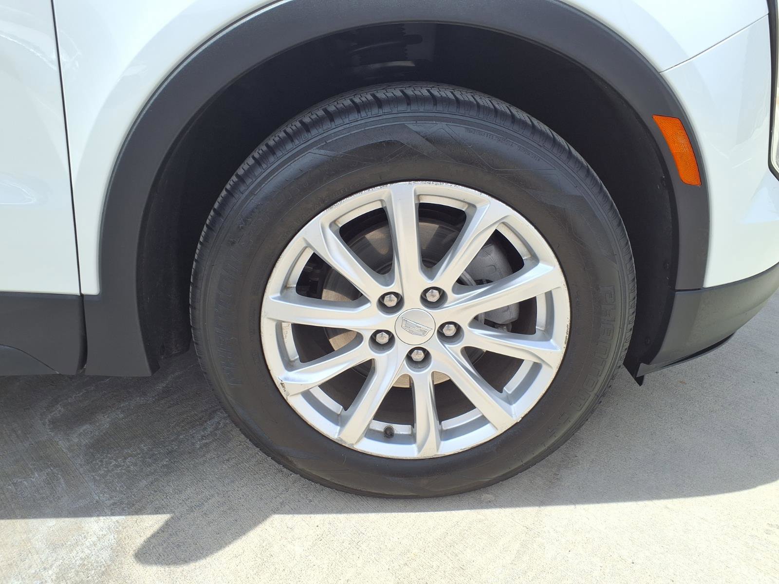Used 2023 Cadillac XT4 Luxury w/ Cold Weather Package FWD image 9