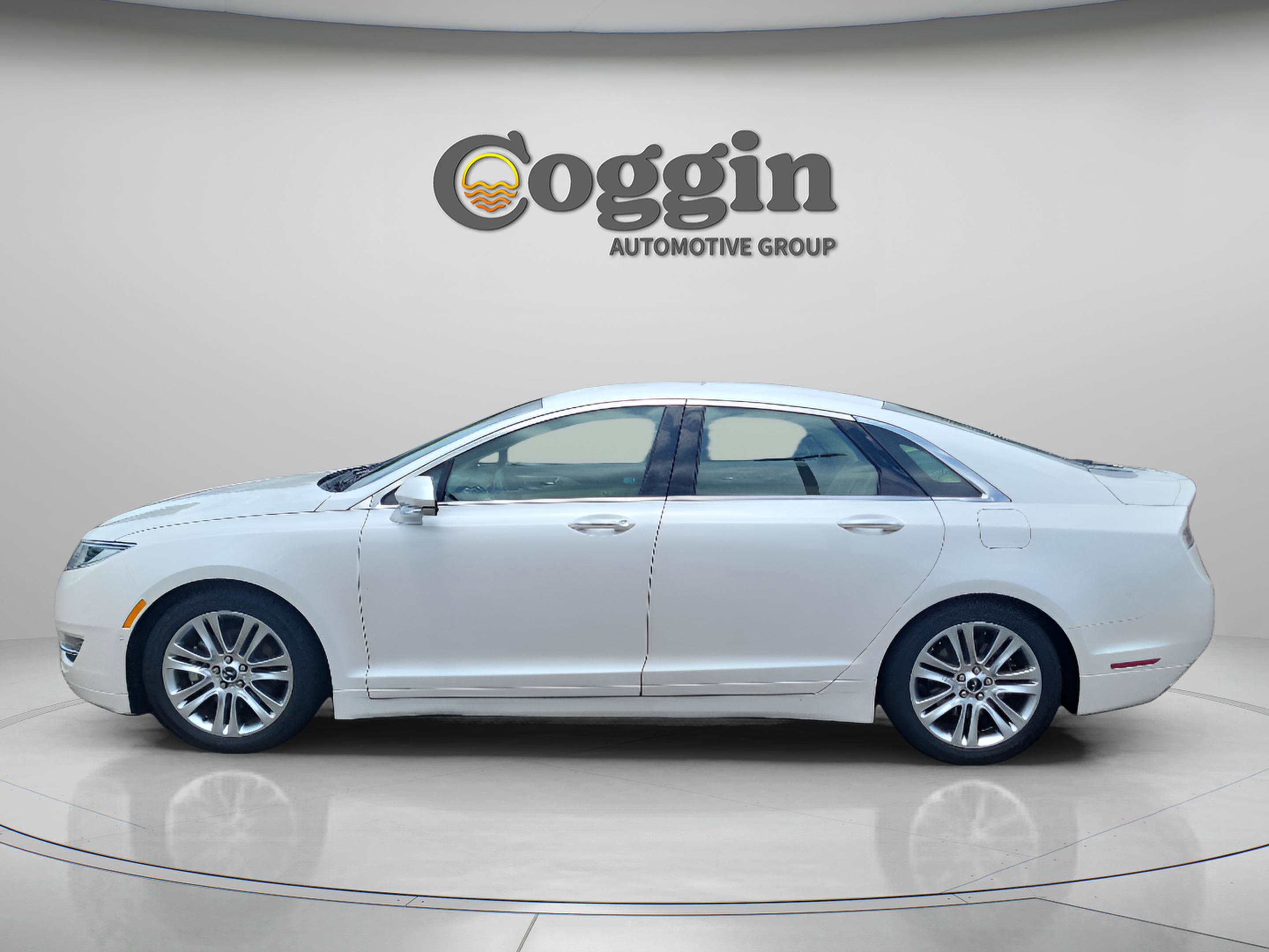 Used 2015 Lincoln MKZ w/ Equipment Group 102A Reserve FWD image 2