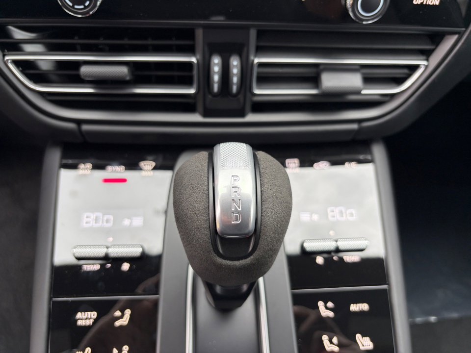 New 2026 Porsche Macan GTS image 25