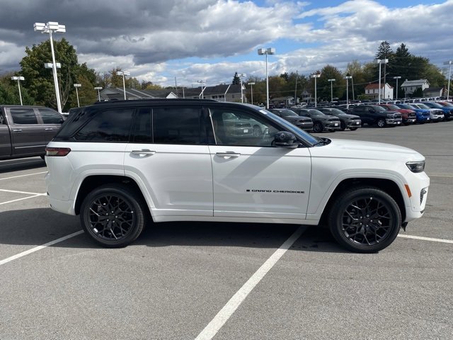 New 2025 Jeep Grand Cherokee Summit image 9