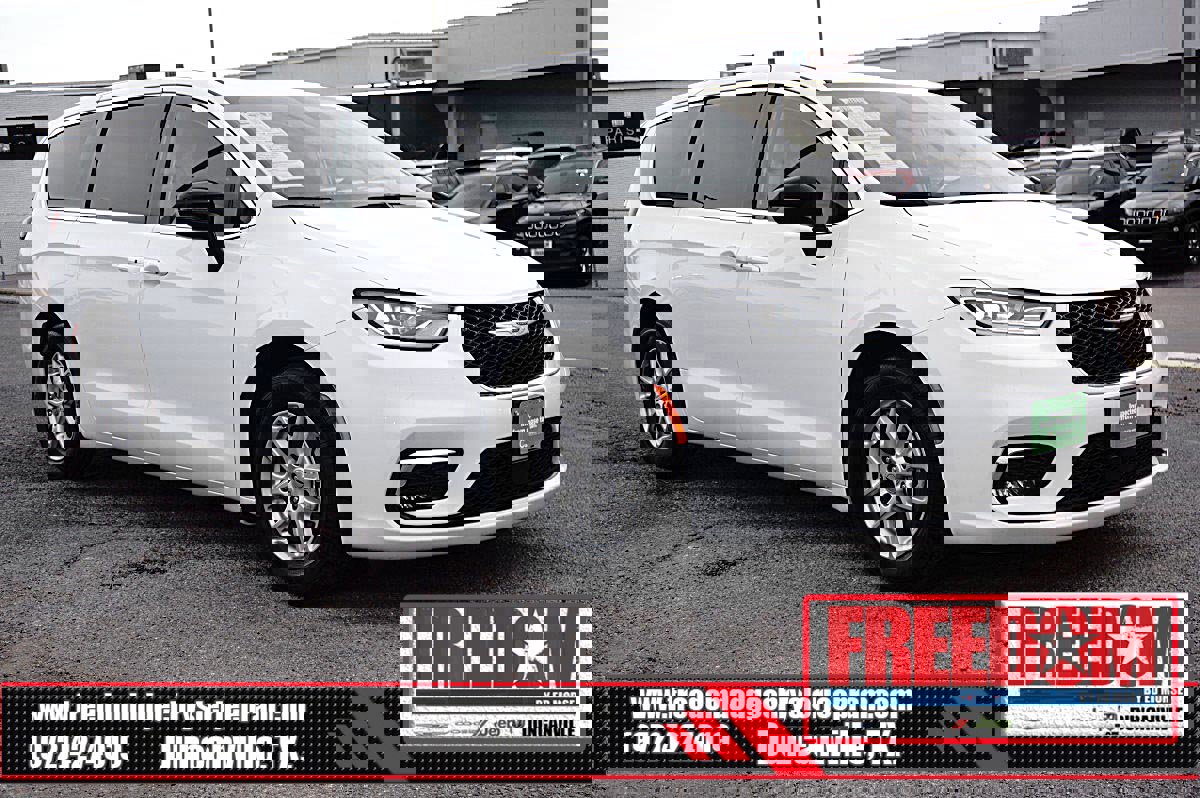 Certified 2024 Chrysler Pacifica Touring-L image 7