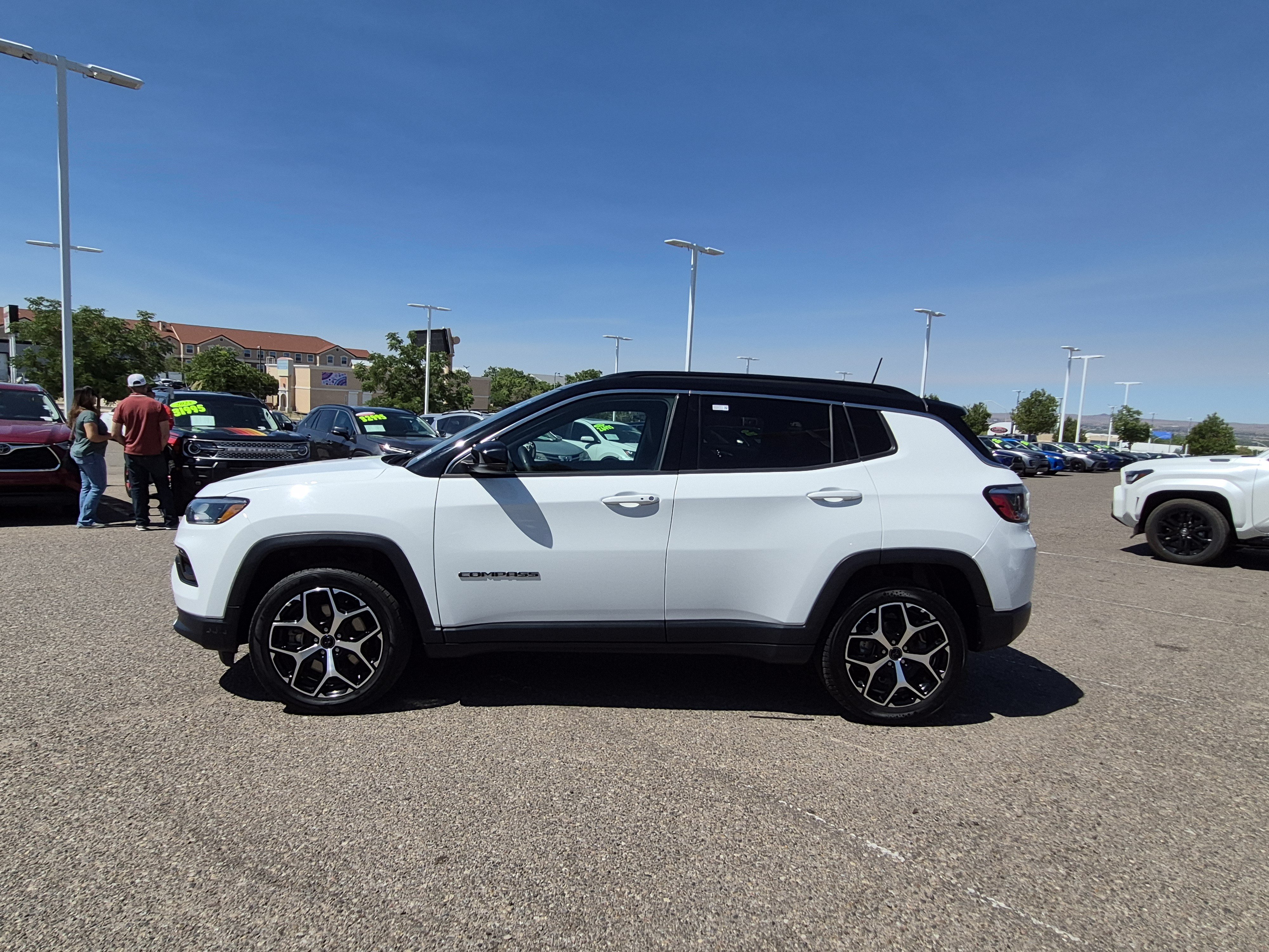 Used 2025 Jeep Compass Limited AWD/4WD image 2