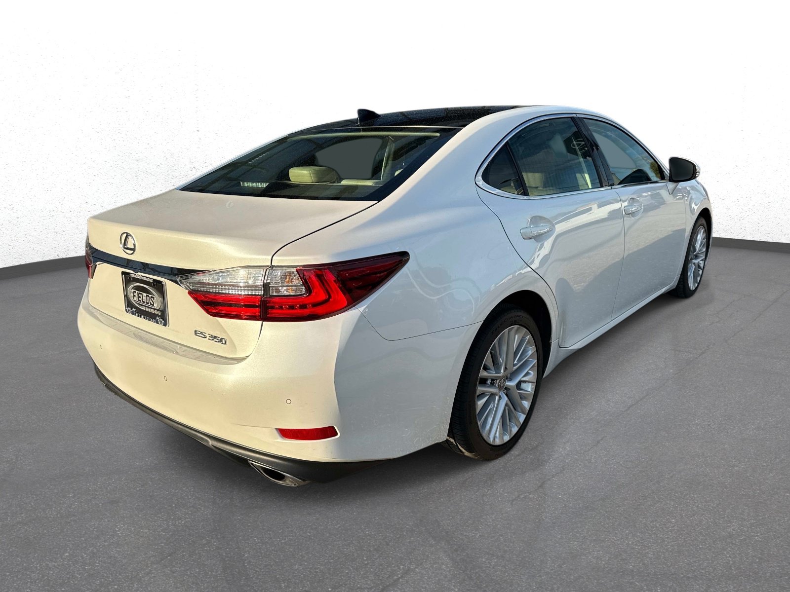 Used 2016 Lexus ES 350 w/ Ultra Luxury Package FWD image 3