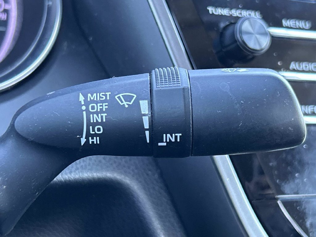 Used 2018 Toyota Camry SE FWD image 29
