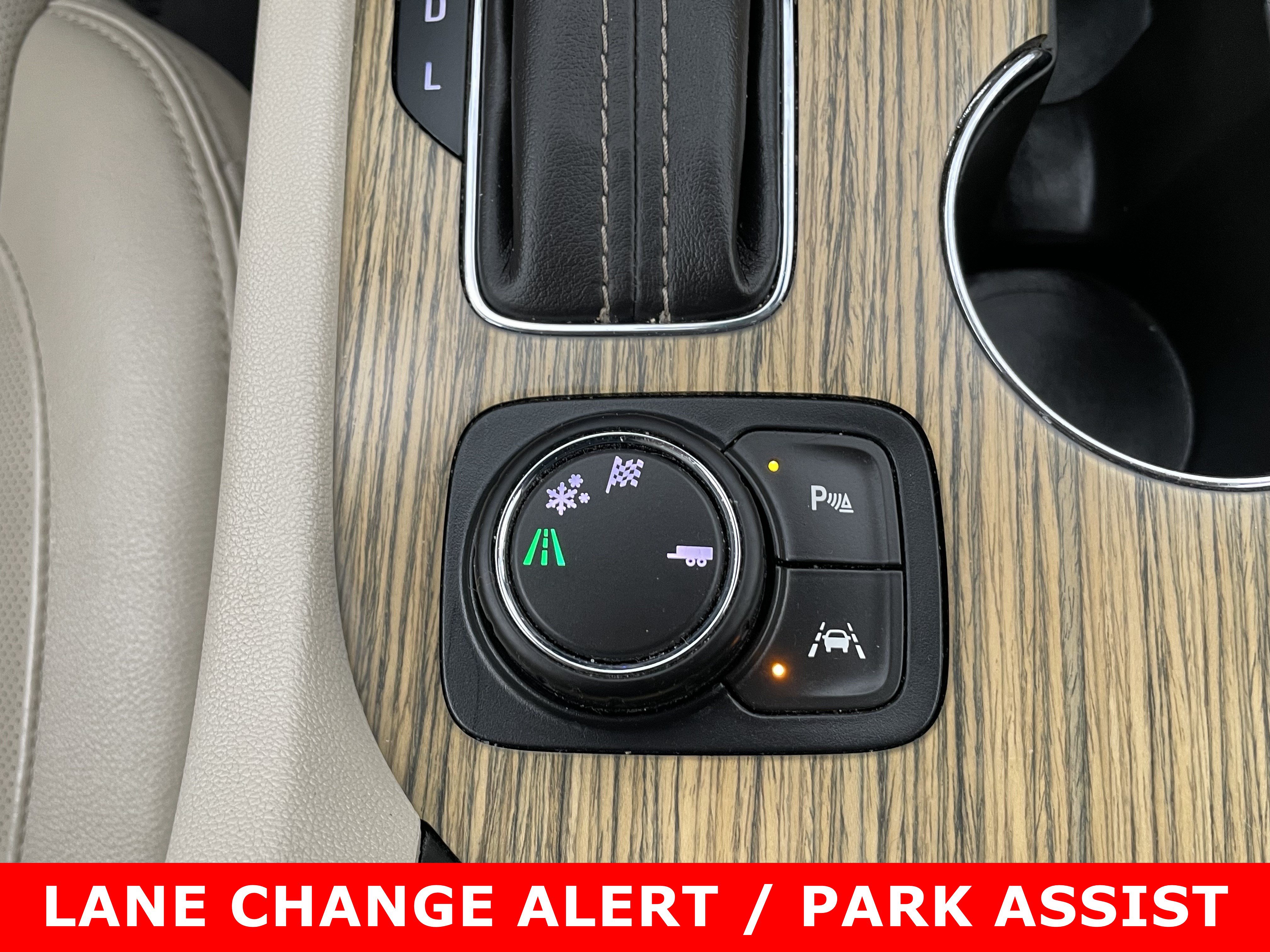 Used 2019 GMC Acadia Denali w/ Technology Package FWD image 28