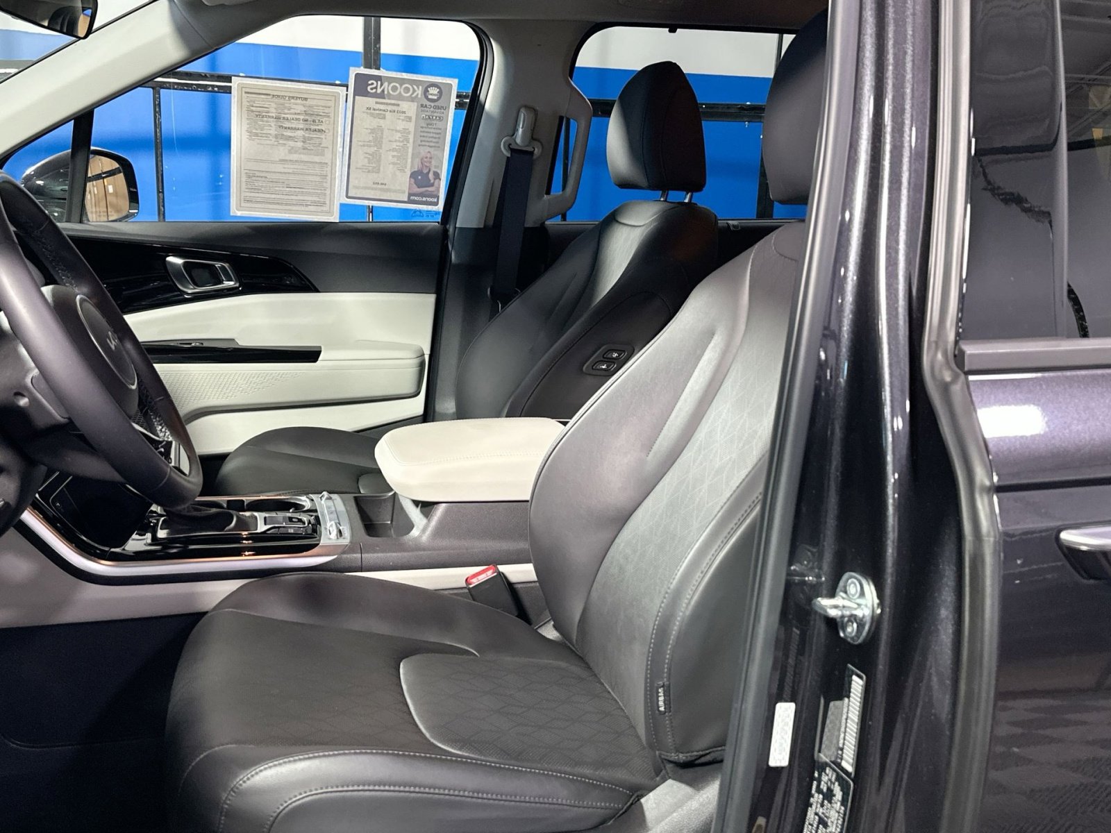 Used 2023 Kia Carnival SX image 13