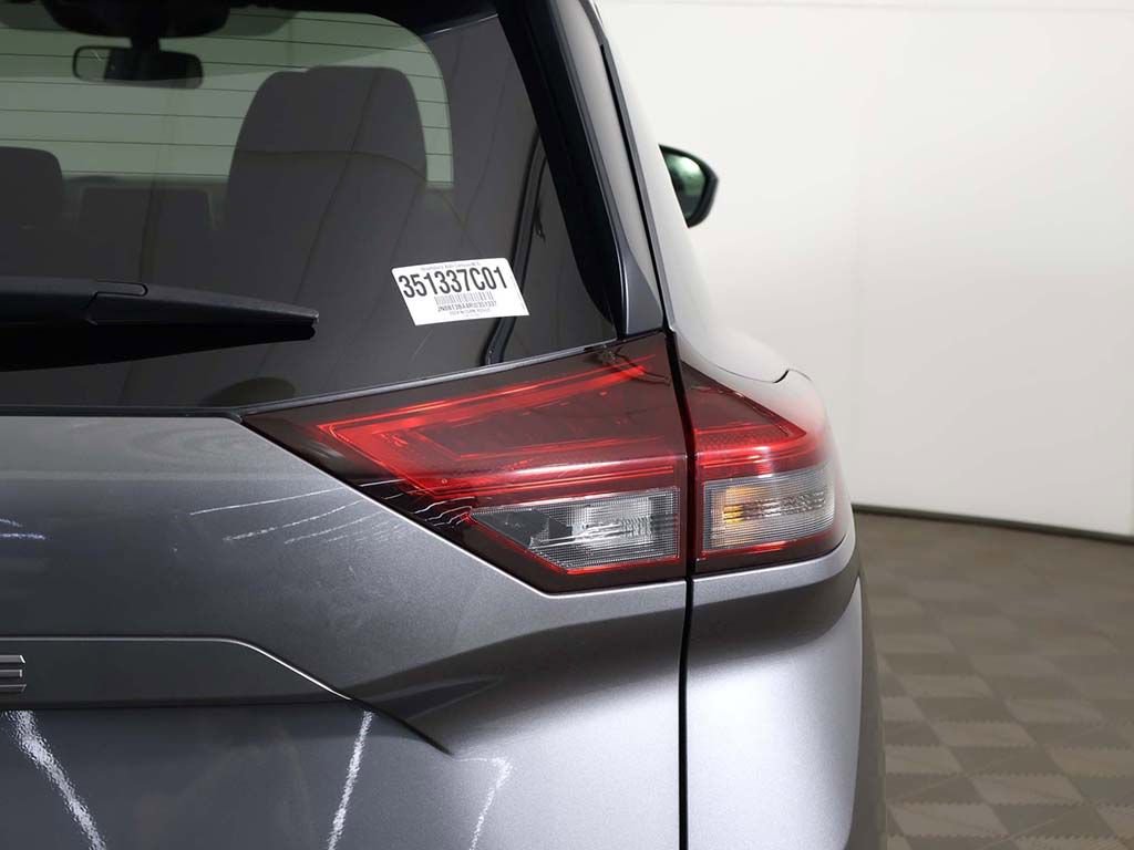 Used 2024 Nissan Rogue SV FWD image 14