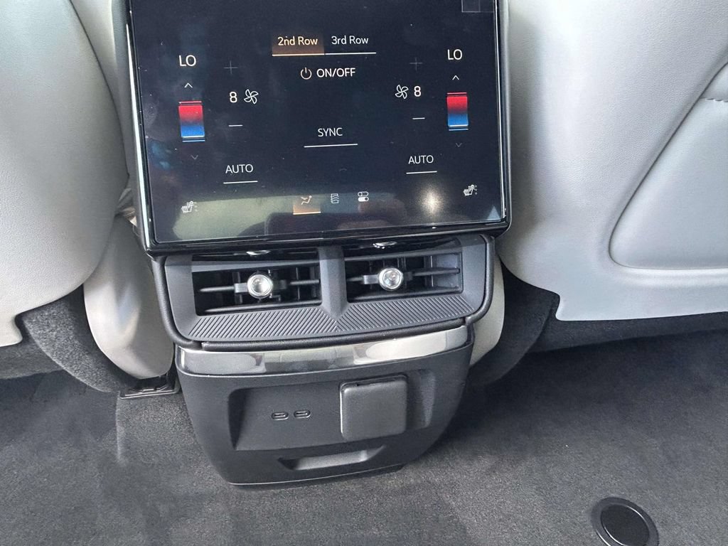 New 2027 Cadillac Vistiq Luxury AWD/4WD image 14