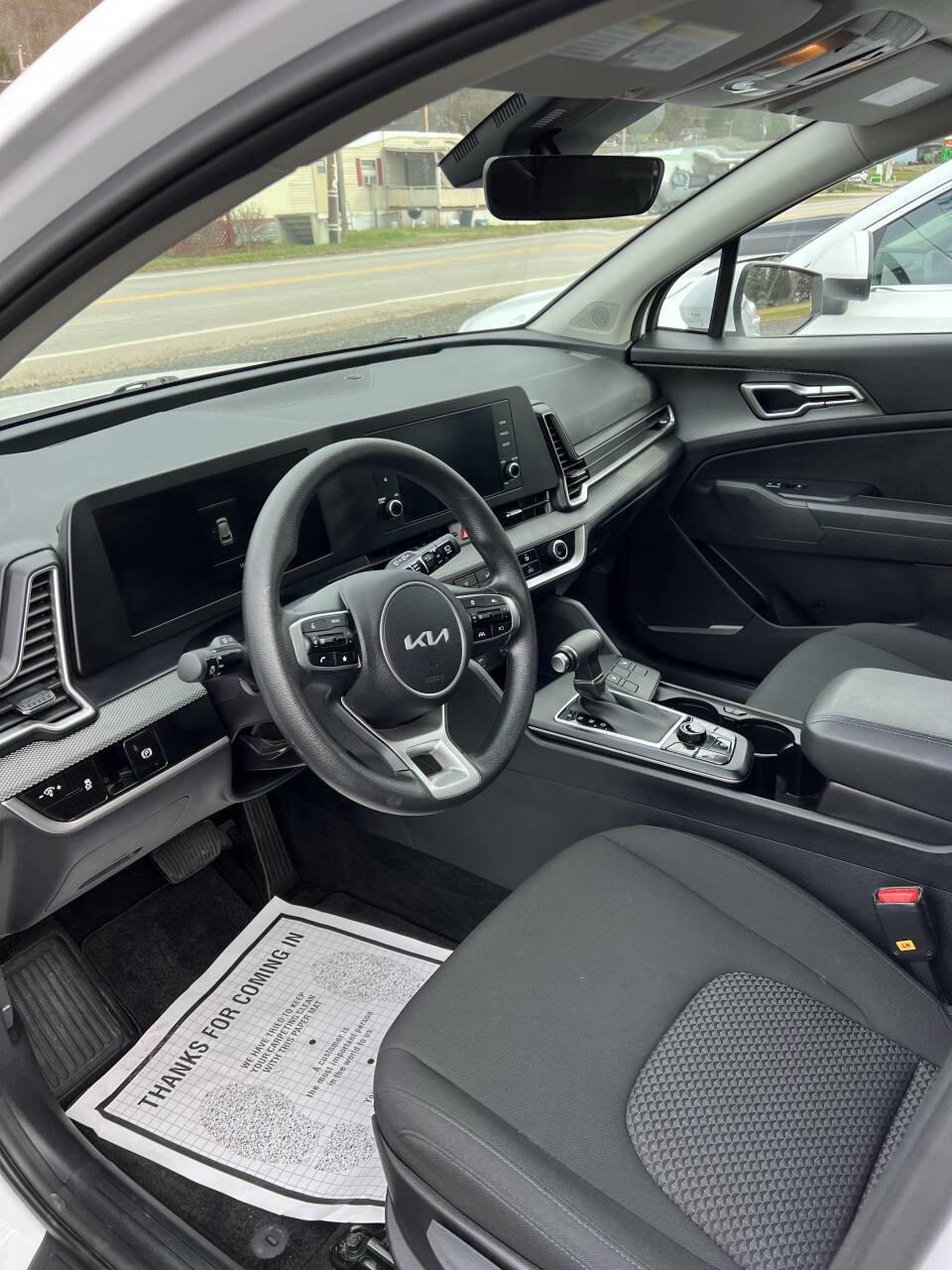 Used 2025 Kia Sportage LX image 7