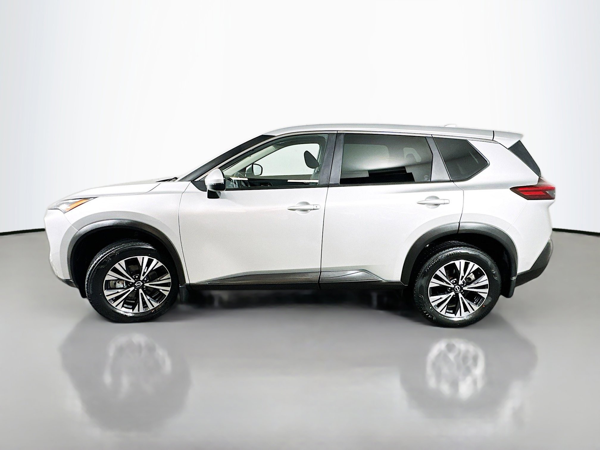 Used 2023 Nissan Rogue SV AWD/4WD image 4
