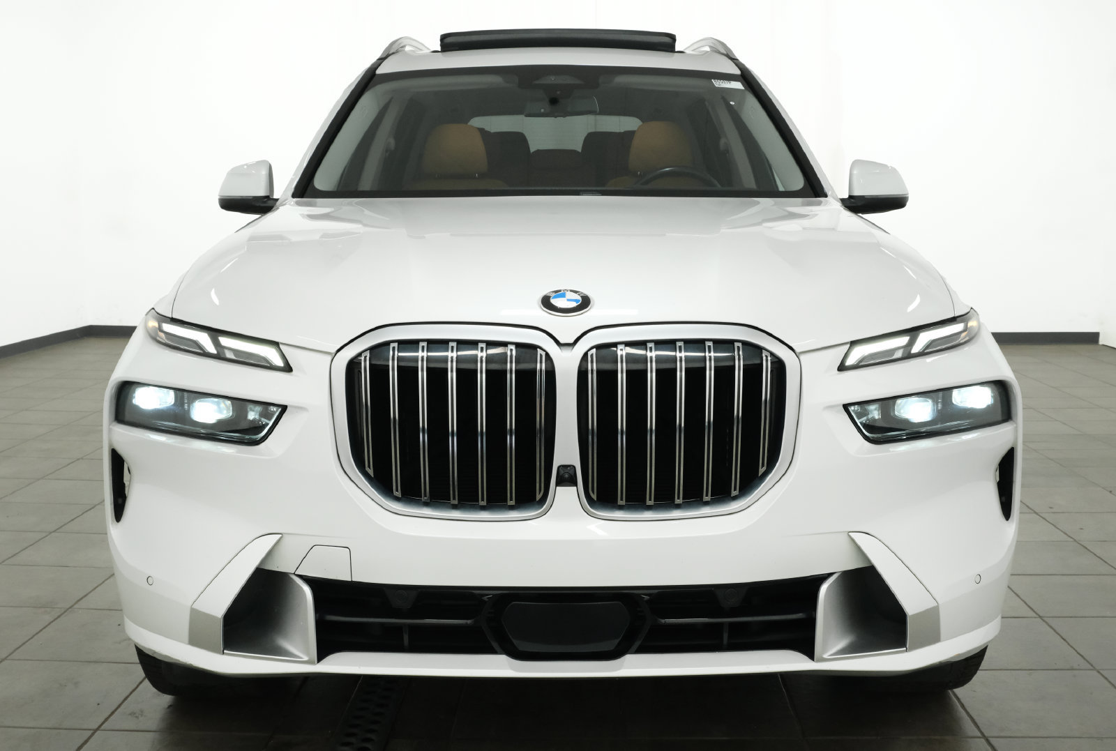 Used 2024 BMW X7 xDrive40i w/ Premium Package AWD/4WD image 8