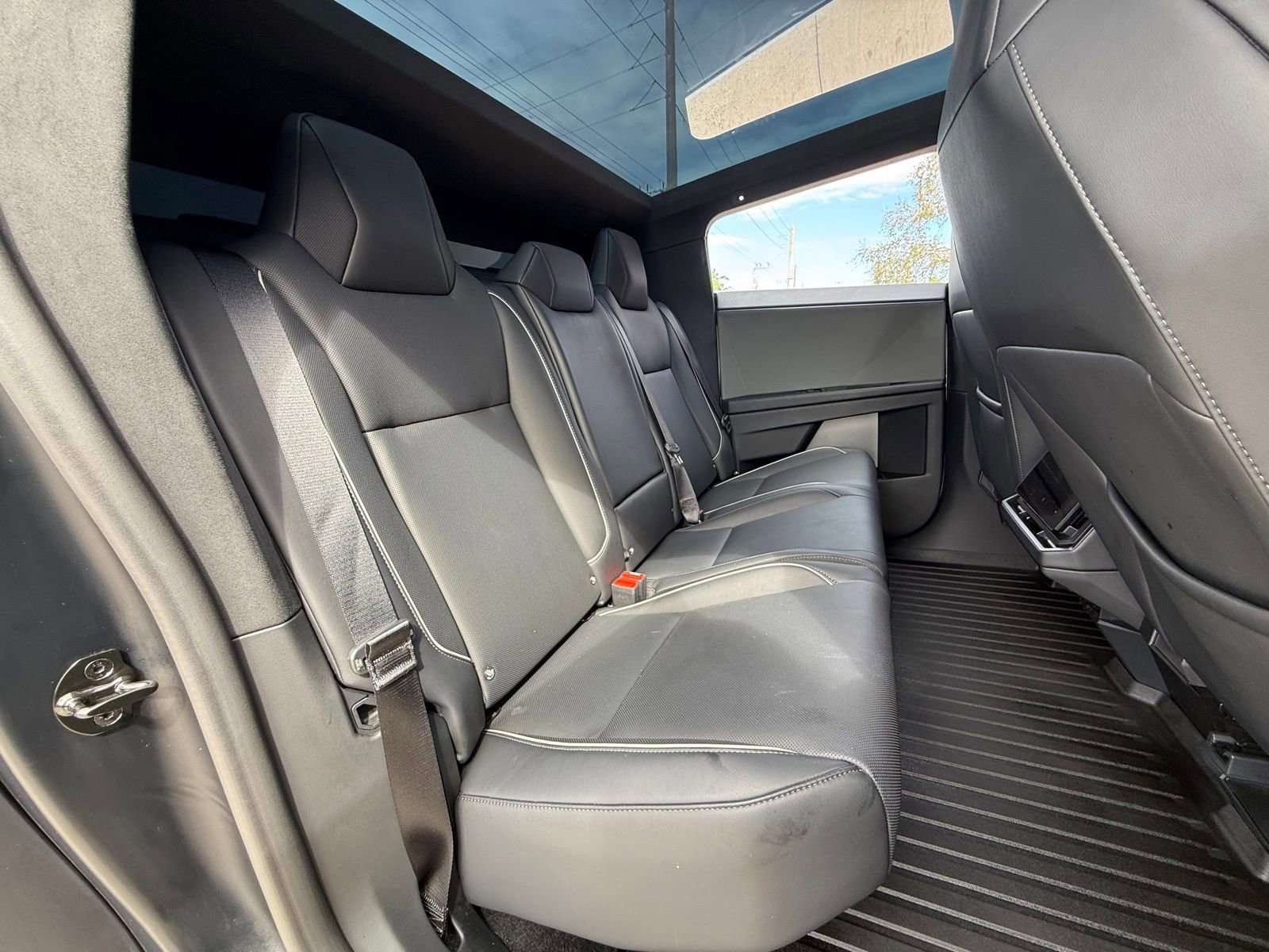 Used 2024 Tesla Cybertruck AWD Crew Cab image 17