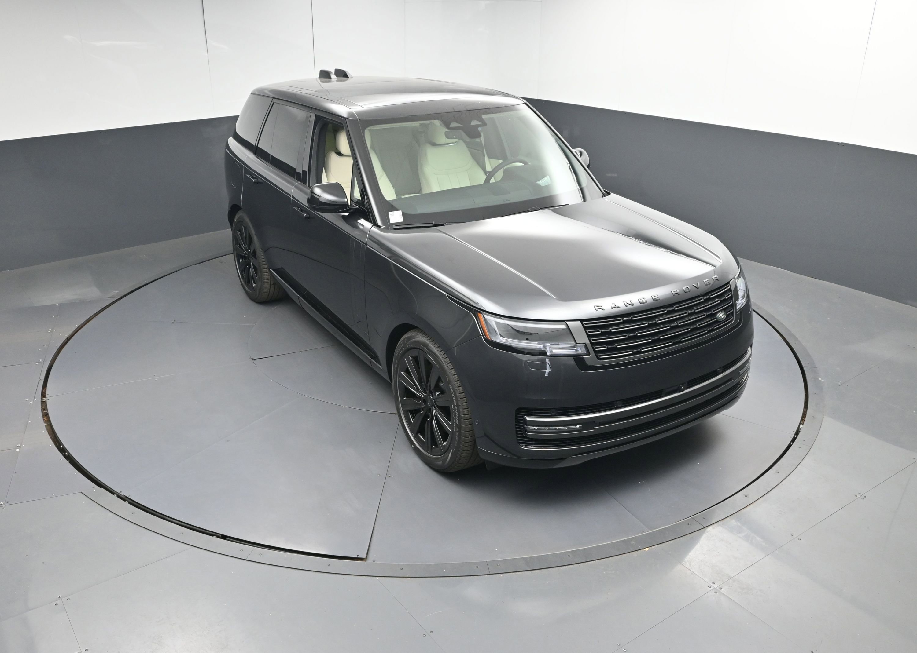 New 2026 Land Rover Range Rover SE image 36