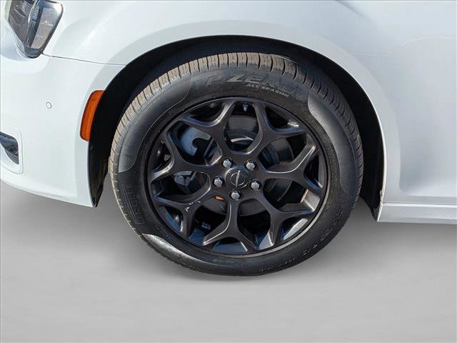 Used 2022 Chrysler 300 Touring L w/ Popular Equipment Group image 22