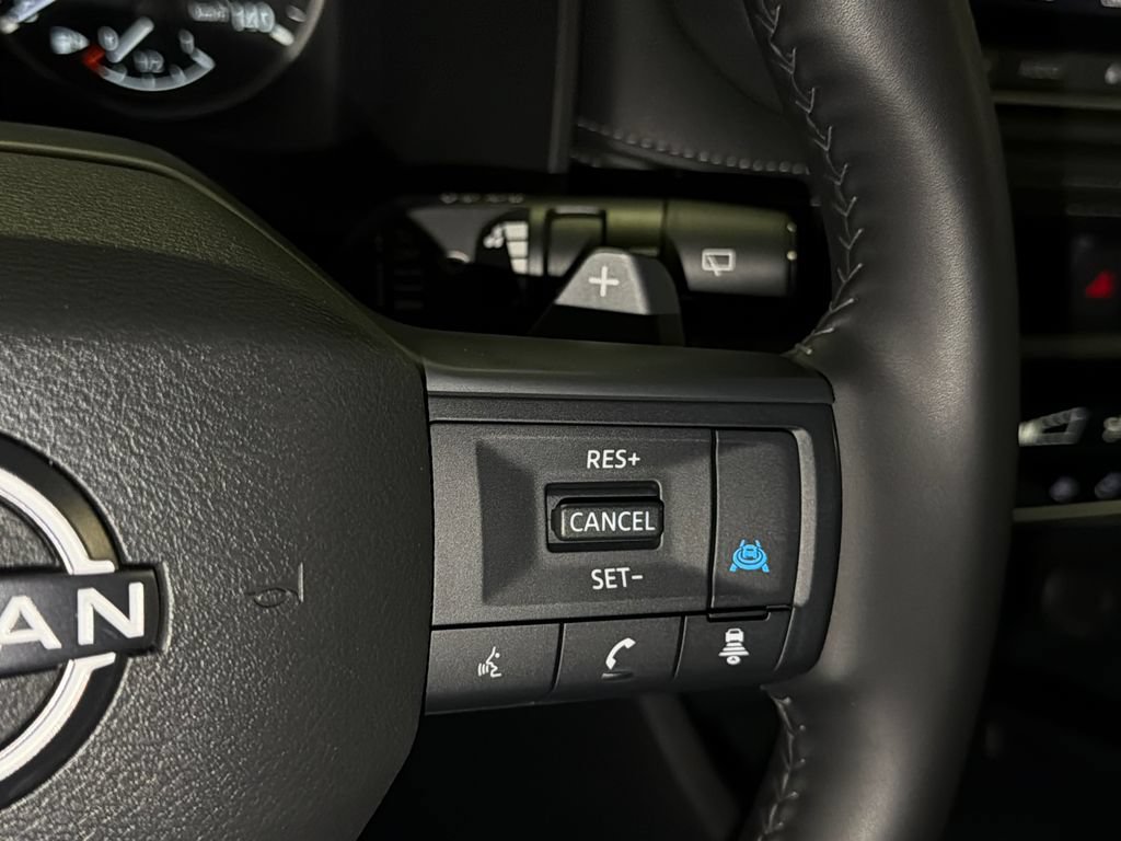 Used 2025 Nissan Rogue SV AWD/4WD image 26