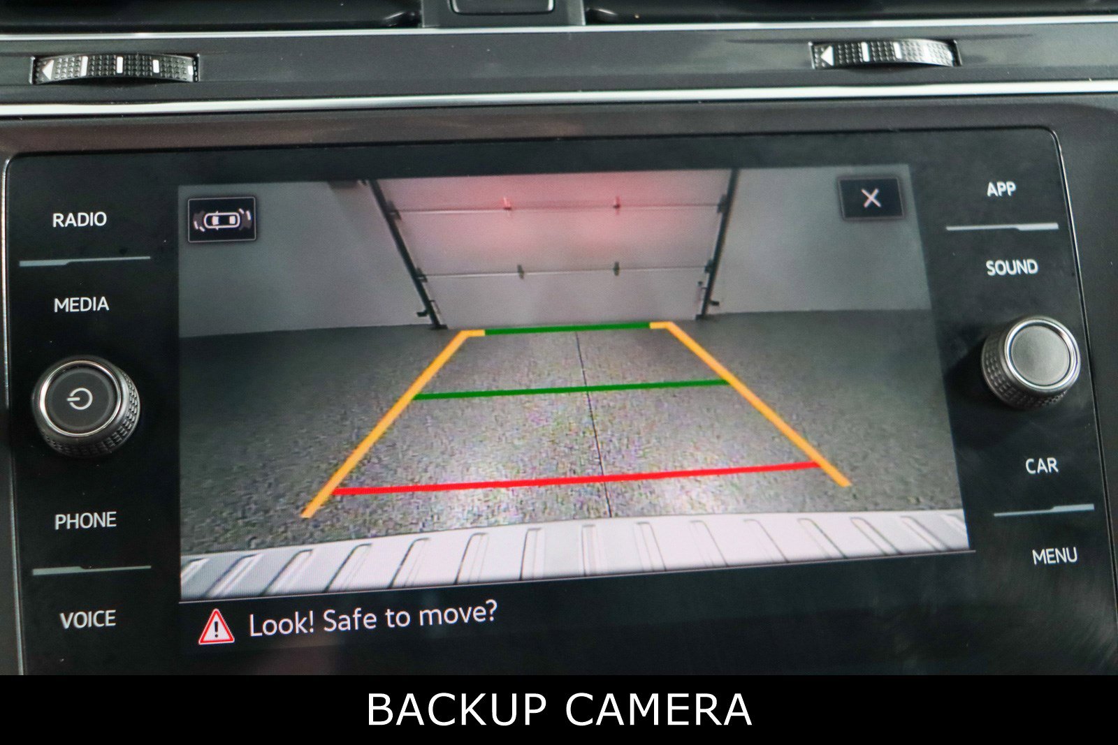 Used 2022 Volkswagen Tiguan SE R-Line image 17