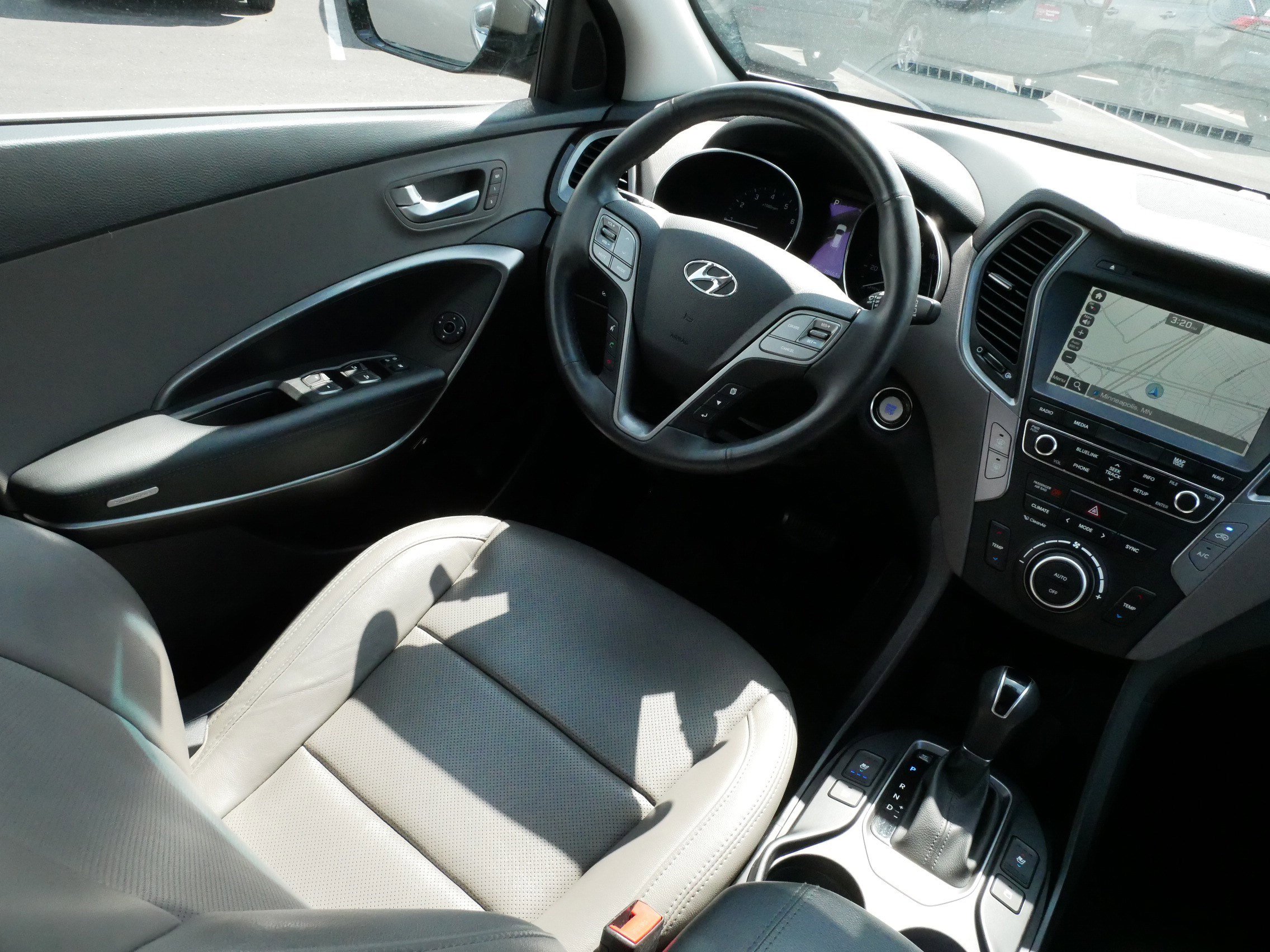 Used 2017 Hyundai Santa Fe Sport w/ 2.4L Tech Package 04 AWD/4WD image 9
