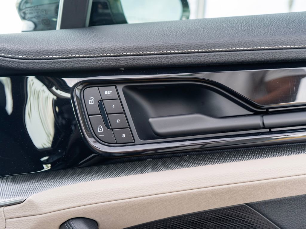 Certified 2025 Porsche Panamera 4 AWD/4WD image 34