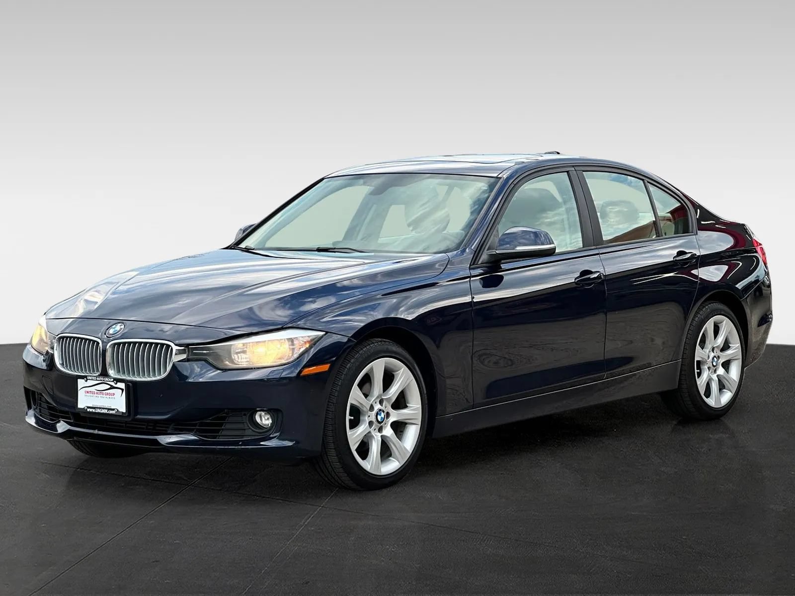 Used 2015 BMW 328i xDrive Sedan AWD/4WD image 3