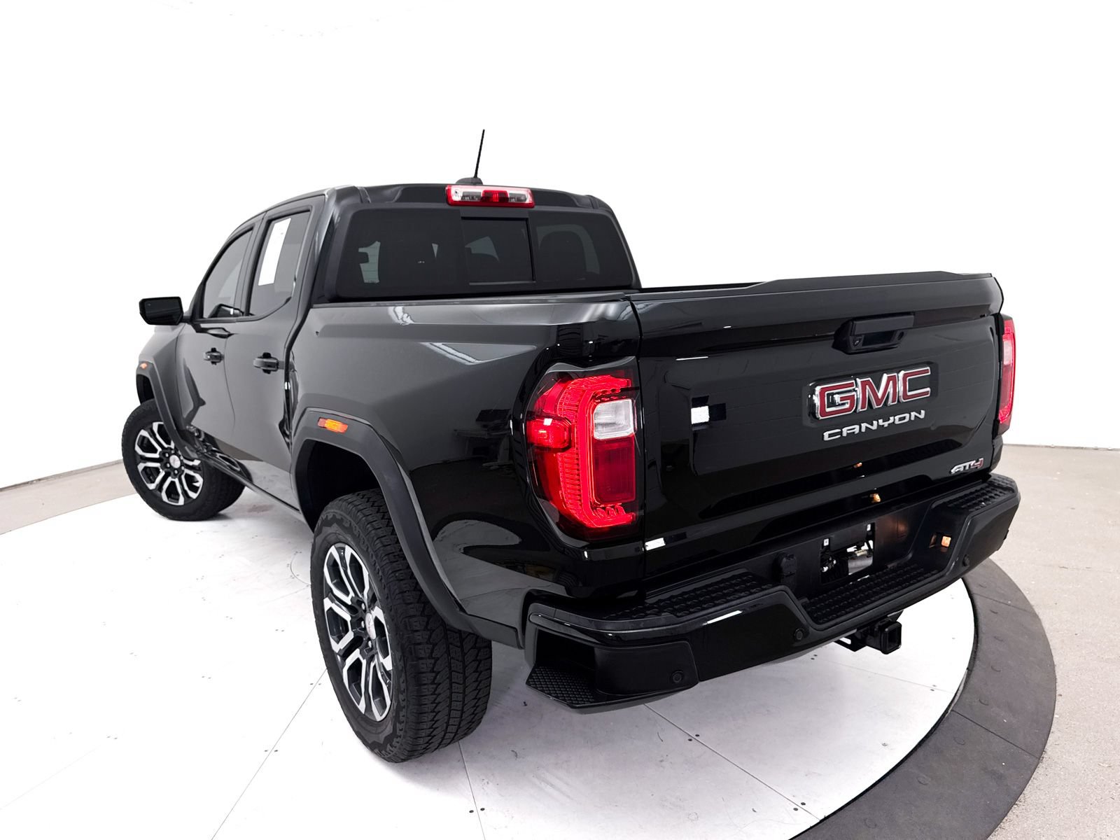 Used 2023 GMC Canyon AT4 w/ AT4 Premium Package AWD/4WD image 6