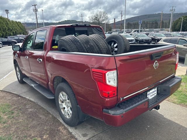 Used 2017 Nissan Titan SV image 6