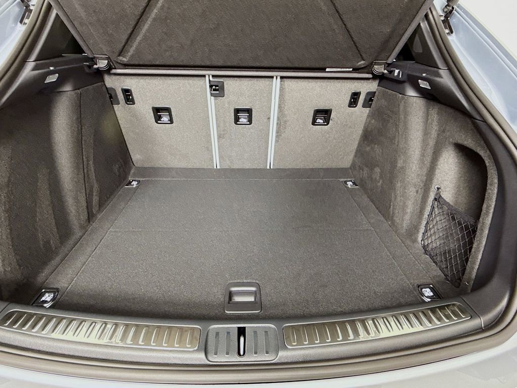 New 2026 Porsche Macan Turbo image 29