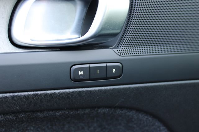 Used 2025 Volvo XC40 B5 Core image 12