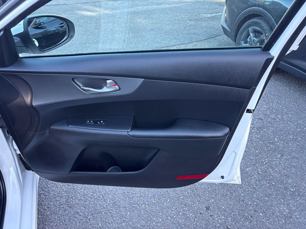 Used 2021 Kia Forte LXS FWD image 28
