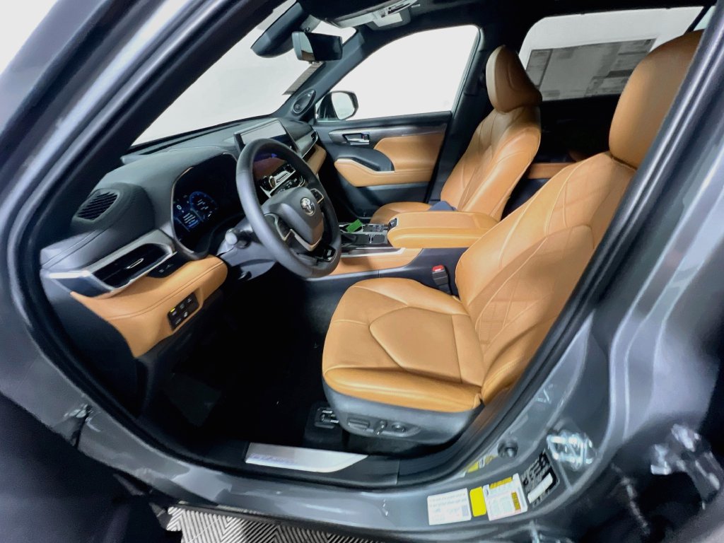 New 2026 Toyota Highlander Platinum AWD/4WD image 12