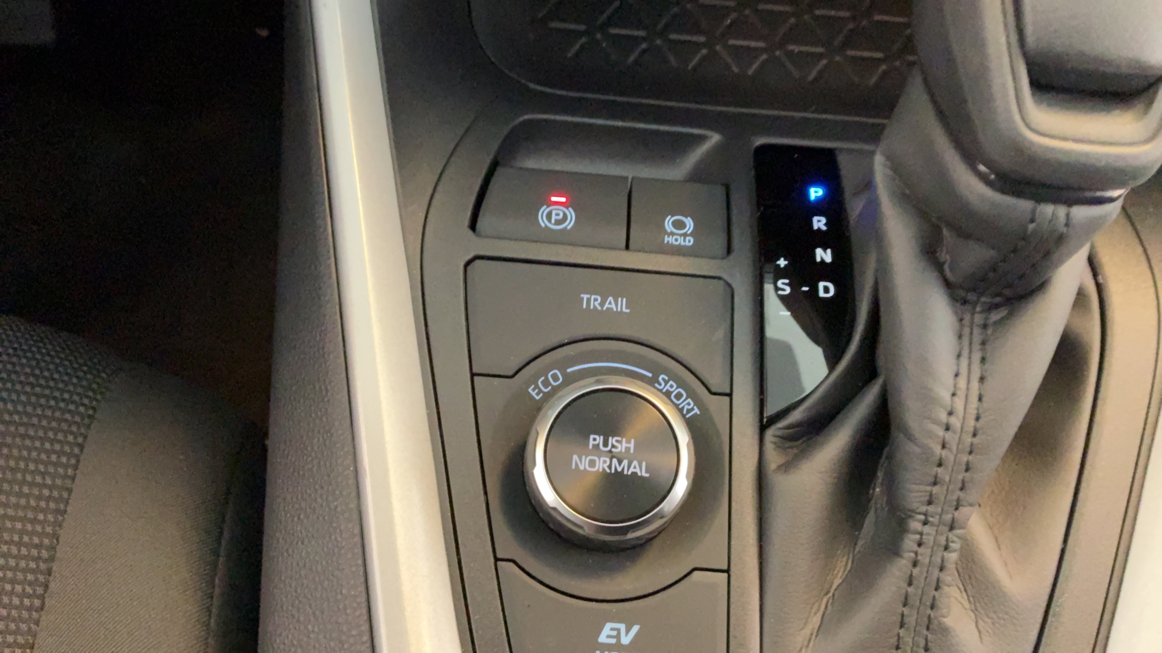 Used 2025 Toyota RAV4 LE AWD/4WD image 34