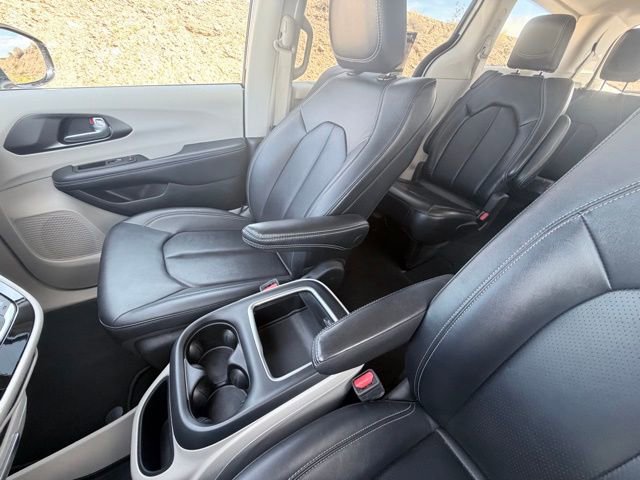 Used 2024 Chrysler Pacifica Touring-L image 15