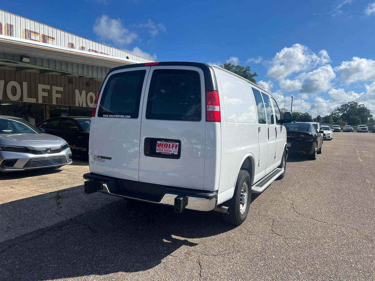 Used 2025 Chevrolet Express 2500 w/ Driver Convenience Package RWD image 6