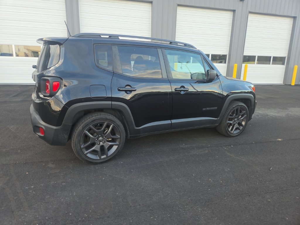 Used 2021 Jeep Renegade Latitude FWD image 17