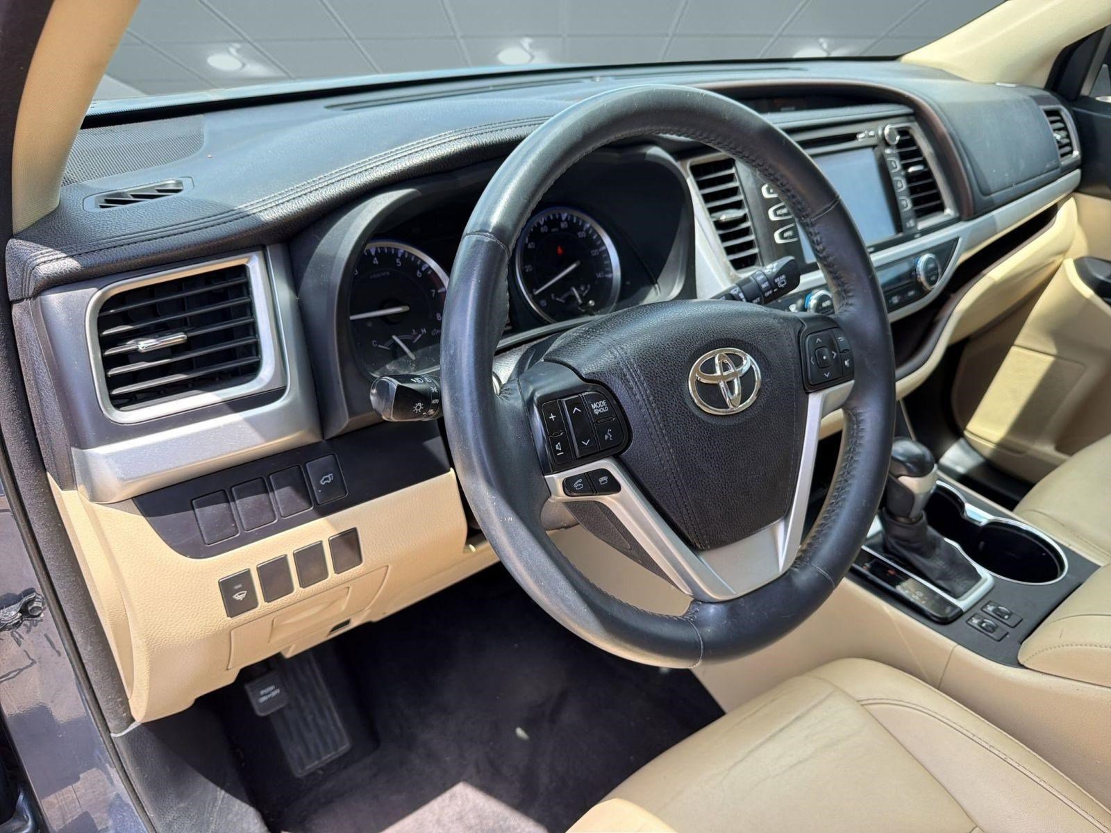 Used 2016 Toyota Highlander XLE FWD image 4