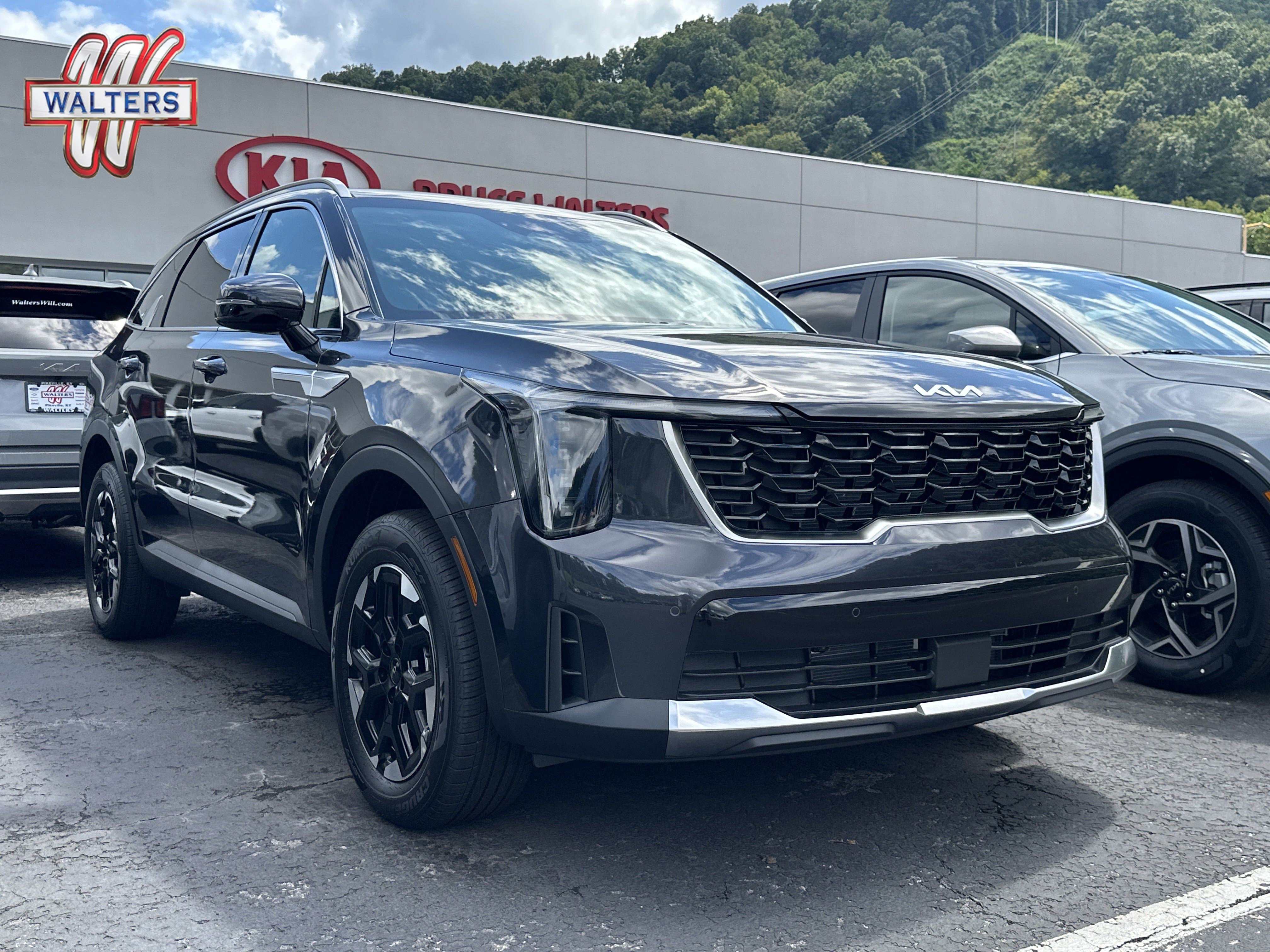 New 2025 Kia Sorento S