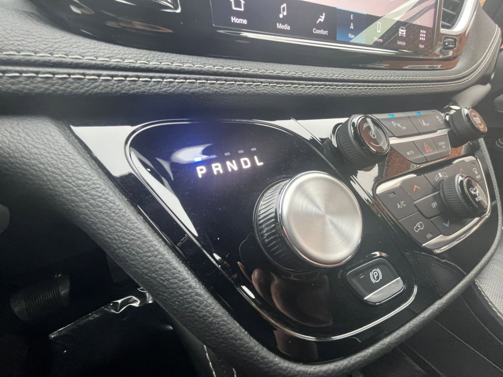 Used 2025 Chrysler Pacifica Limited FWD image 45