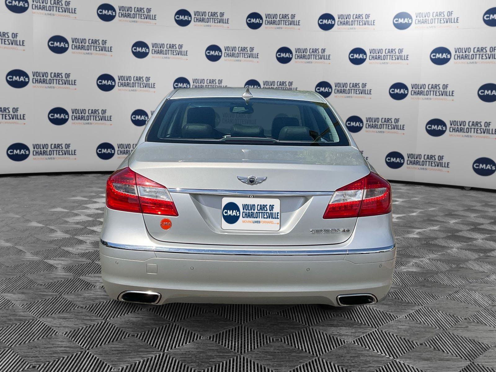 Used 2012 Hyundai Genesis 4.6 RWD image 4