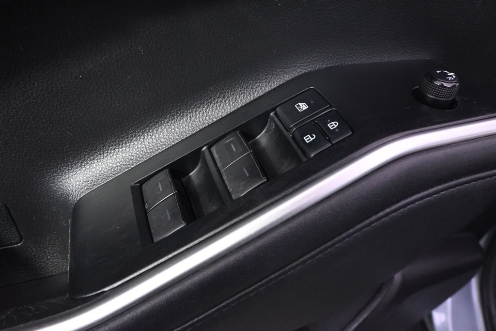 Used 2021 Toyota Highlander LE AWD/4WD image 23