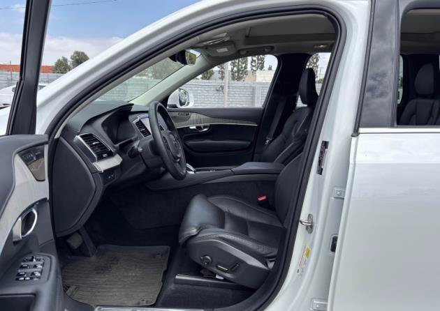 Used 2025 Volvo XC90 T8 Ultra w/ Protection Package Premier AWD/4WD image 5