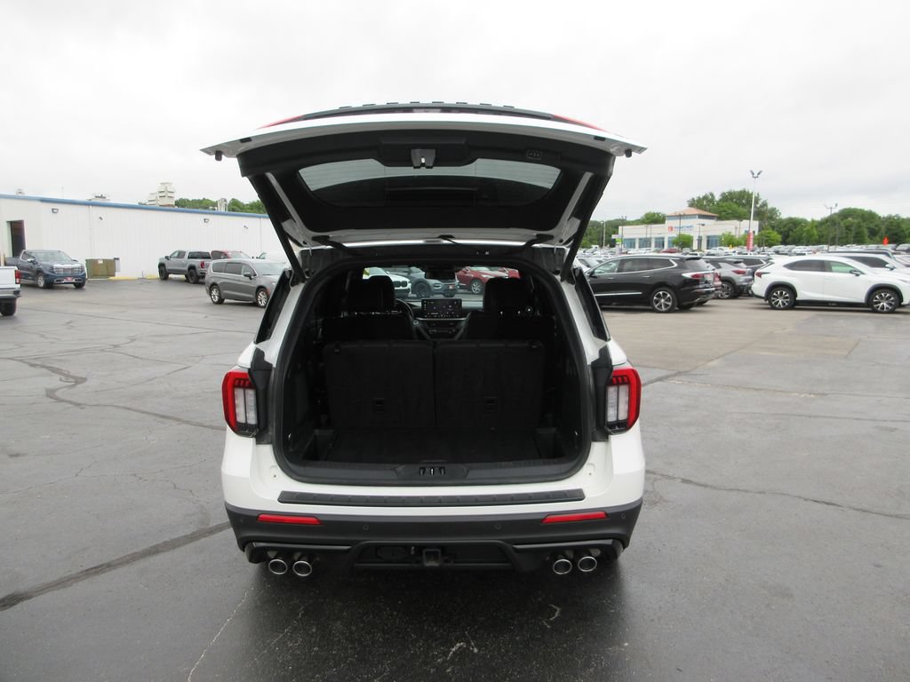 Used 2025 Ford Explorer ST AWD/4WD image 8