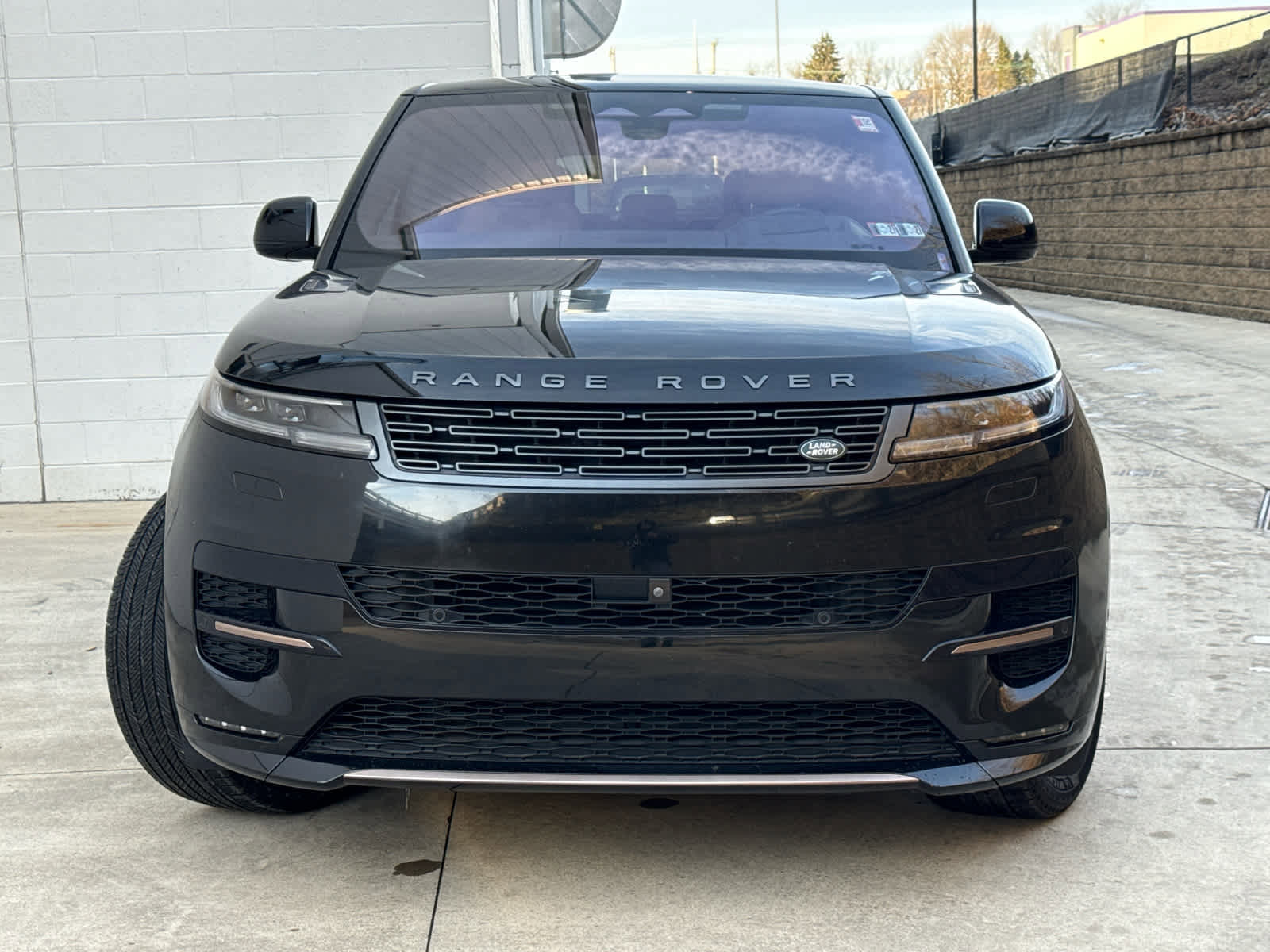 Certified 2023 Land Rover Range Rover Sport SE Dynamic image 3