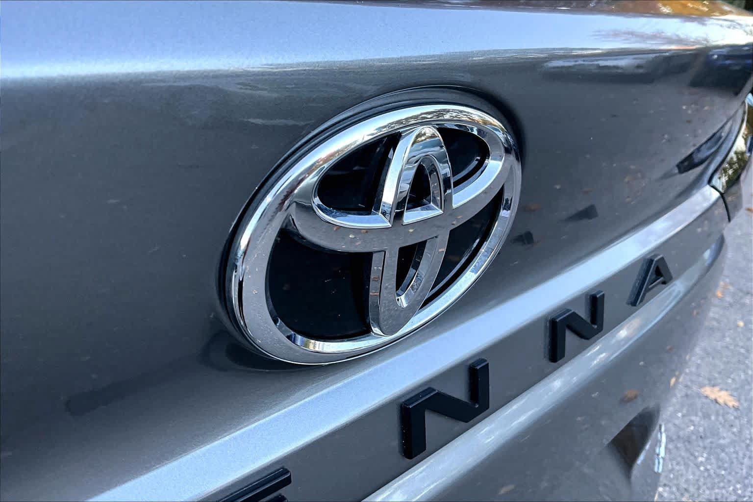 Certified 2026 Toyota Sienna XLE FWD image 30