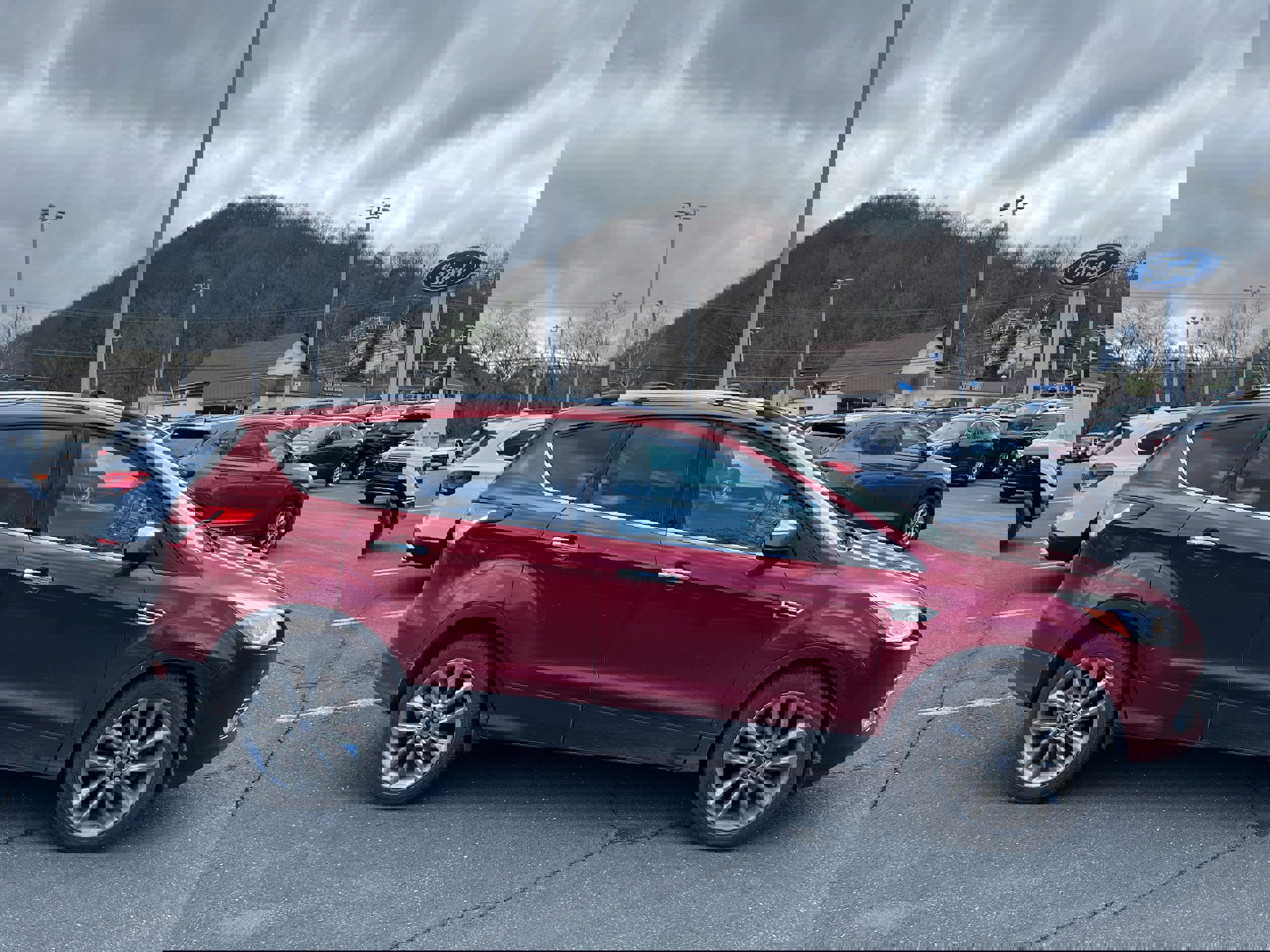 Used 2015 Ford Escape SE w/ SE Chrome Package image 4