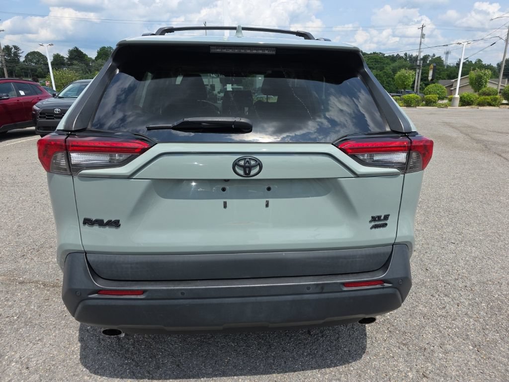 Certified 2021 Toyota RAV4 XLE Premium AWD/4WD image 5