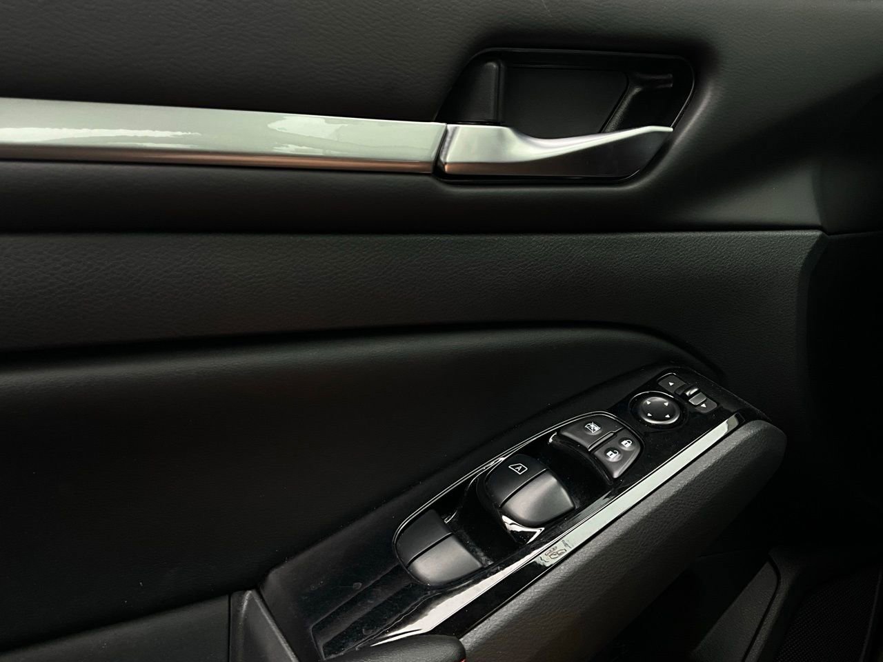 Used 2025 Nissan Altima 2.5 SR image 21